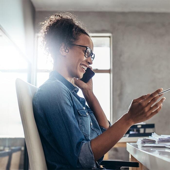 Remote receptionist taking calls for small business_alt